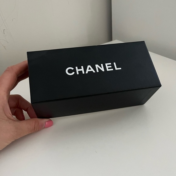 Chanel Box for Sunglasses - Picture 2 of 3